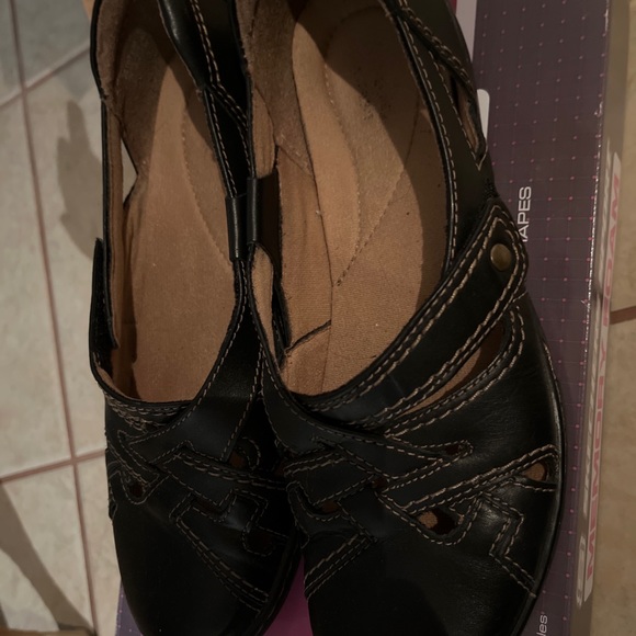 Black Clarks Flats Size 9 and another pair a nine and a half - Picture 13 of 15